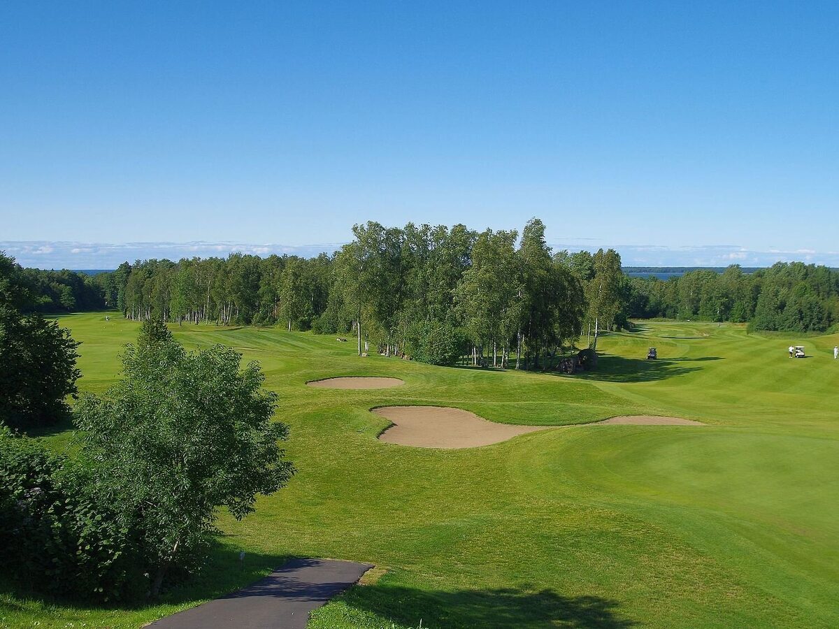 Golfkentän väylä ja griini